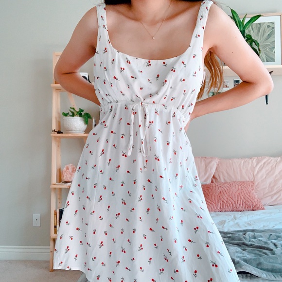 WHITE ROSE DRESS - Picture 2 of 5